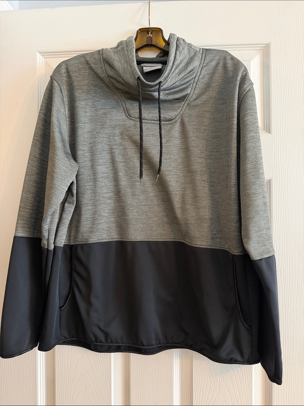 Columbia Two-Tone Green and Black Women's Pullover